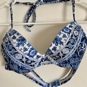 Xhilaration Underwire Bikini Top